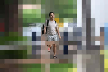 25年28号グラビア 小室夫妻_5