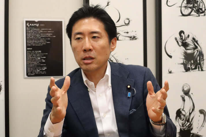 塩崎彰久