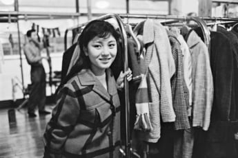 25年29号グラビア 和泉雅子_4