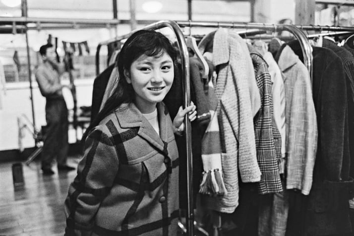 25年29号グラビア 和泉雅子_4