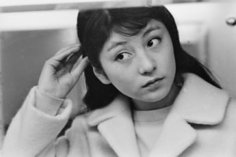 25年29号グラビア 和泉雅子_5