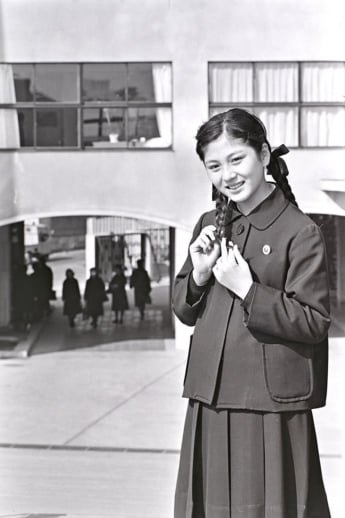 25年29号グラビア 和泉雅子_6