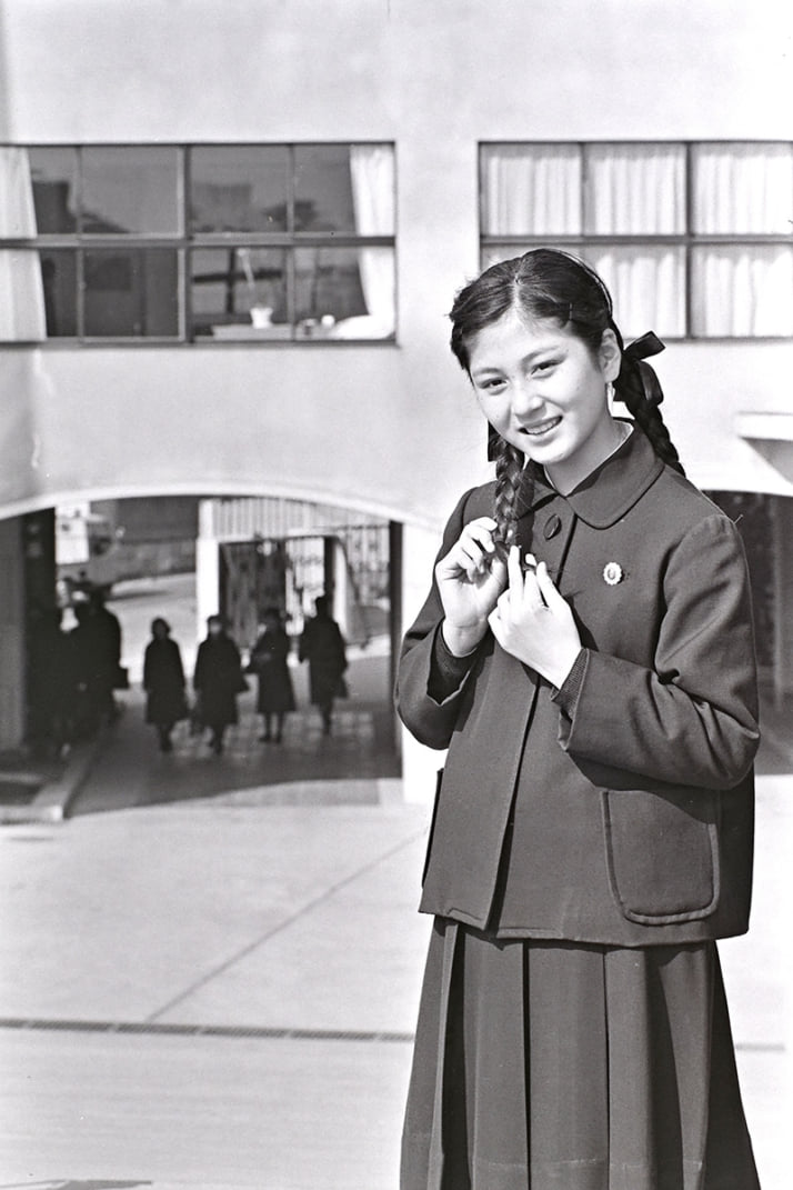 25年29号グラビア 和泉雅子_6