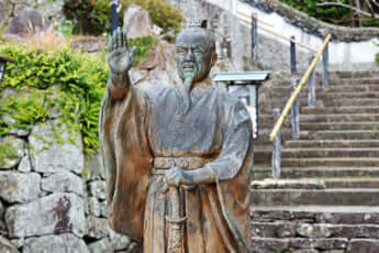 「王直」像（長崎県平戸市）