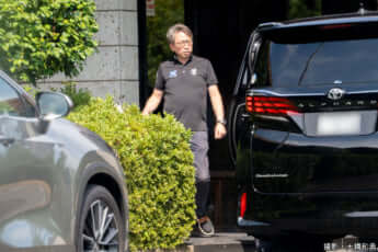 25年30号グラビア 重臣の夏_3