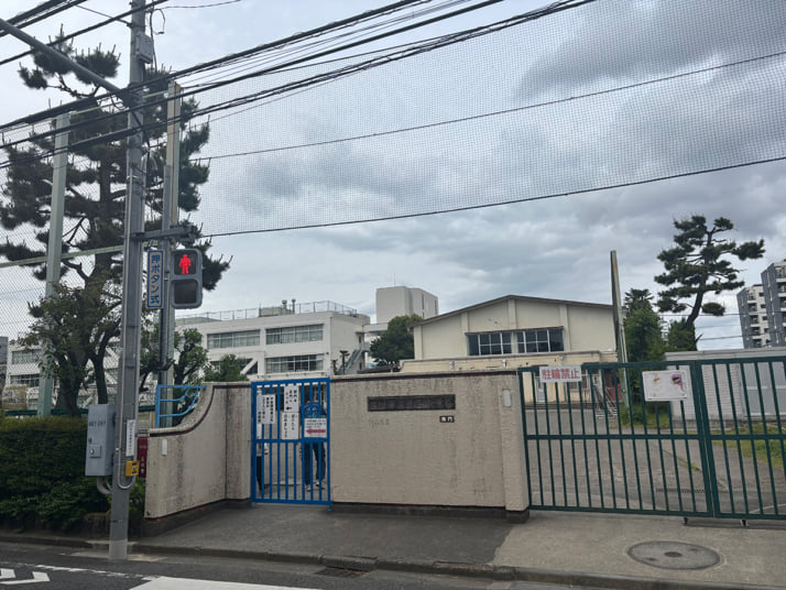 担任教師の顔面を殴って鼻骨を折り、校長を膝蹴り…【立川