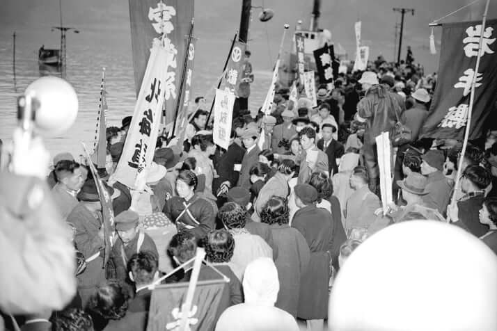 「興安丸」の乗客と彼らを出迎える人々