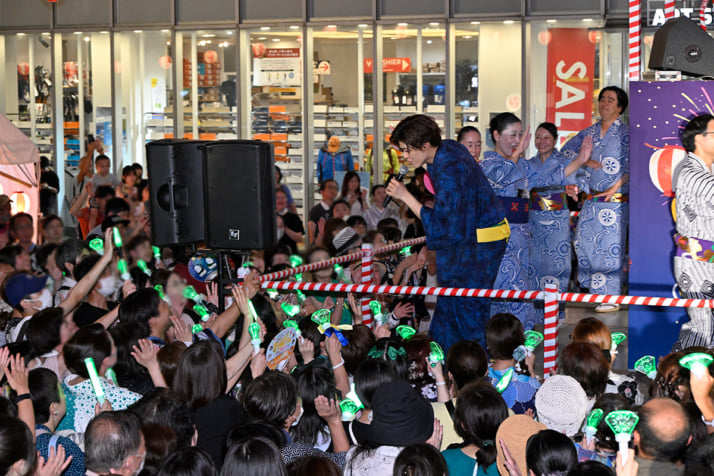 25年32号グラビア 新浜レオン_3