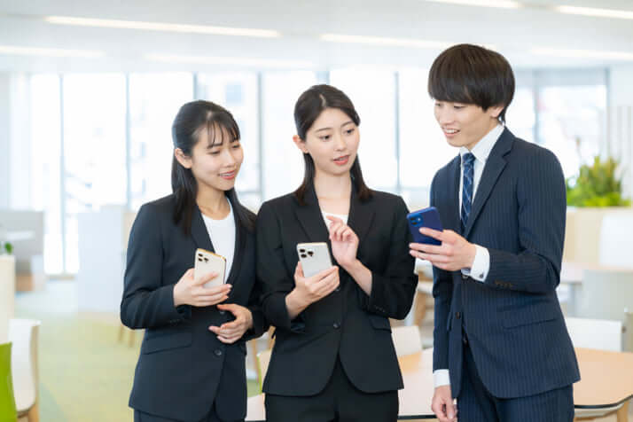 男女のビジネスマンイメージ