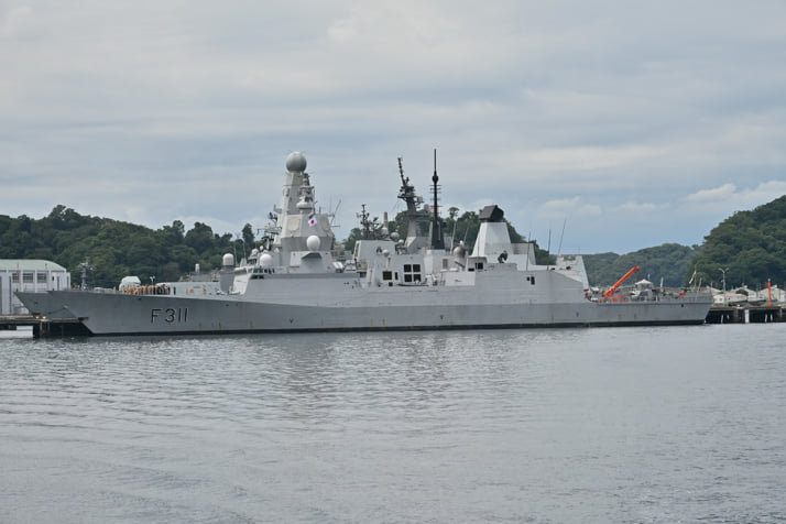 25年32号グラビア 英海軍_10