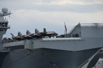 25年32号グラビア 英海軍_3