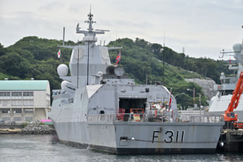 25年32号グラビア 英海軍_8