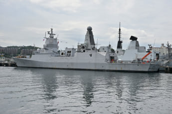 25年32号グラビア 英海軍_9