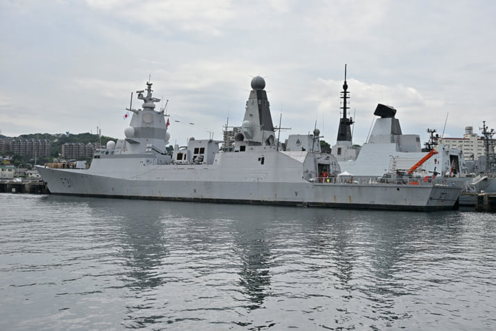 25年32号グラビア 英海軍_9