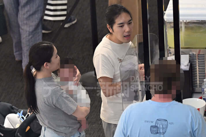 25年33号グラビア 小室夫妻_8