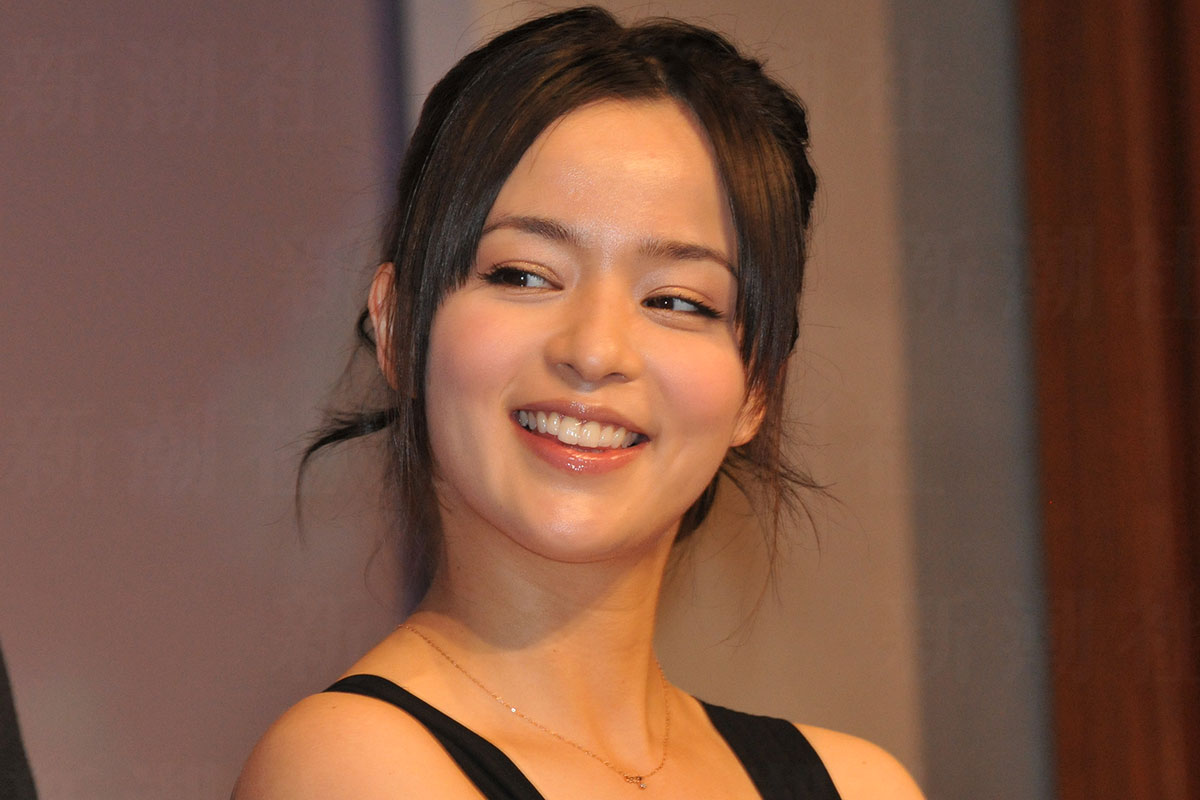 離婚したくてもできない母親からの羨望が」 加藤ローサの離婚発表は