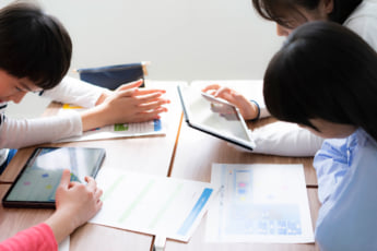 タブレット学習イメージ