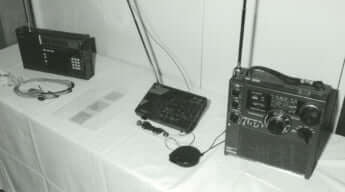 スパイの通信機器