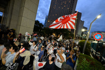 25年36号グラビア エジプトデモ_12