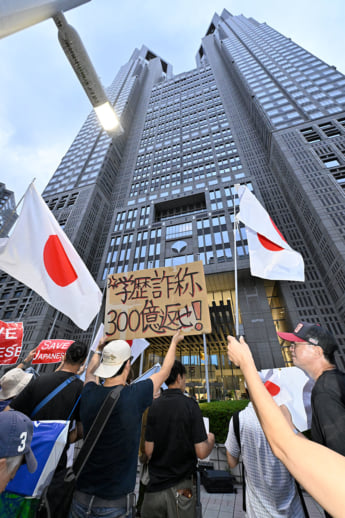 25年36号グラビア エジプトデモ_13