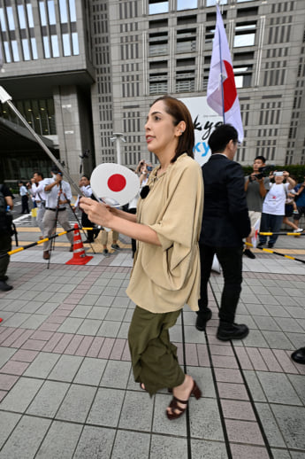 25年36号グラビア エジプトデモ_4