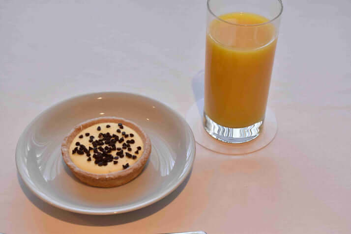 午後のおやつ菅井八段:「多良間島産黒糖と宇治抹茶のダブルミルクレープ」「オレンジジュース」