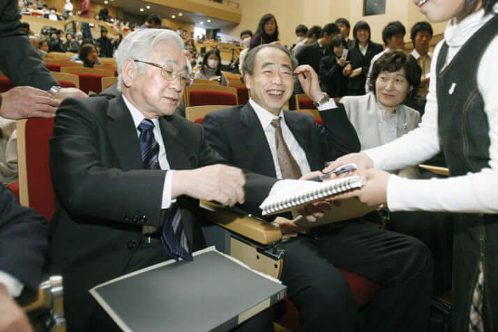 益川敏英、小林誠