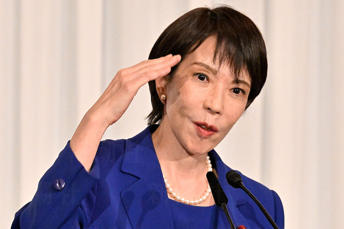 初々しい“ぶりっ子ポーズ”で安倍首相に大接近」 高市早苗氏、初当選時