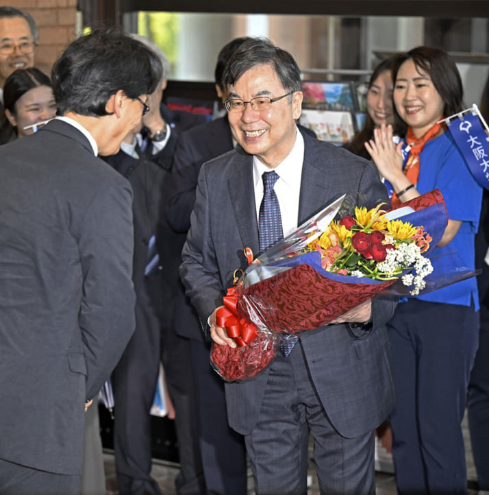 25年39号グラビア ノーベル賞_1