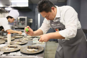 25年39号グラビア 鉄人への登竜門_3