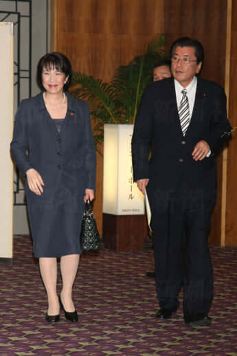 高市早苗、山本拓