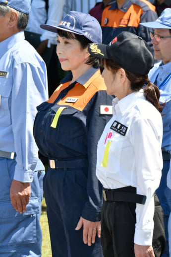 25年41号グラビア 高市早苗_4