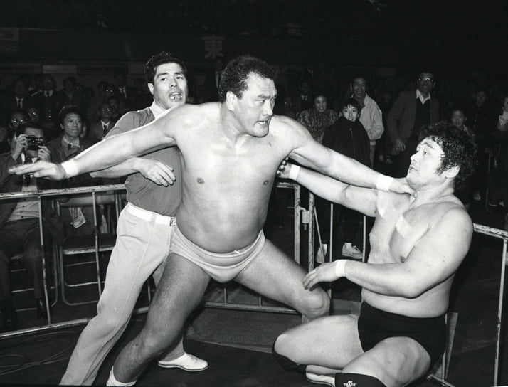 天龍源一郎、輪島大士