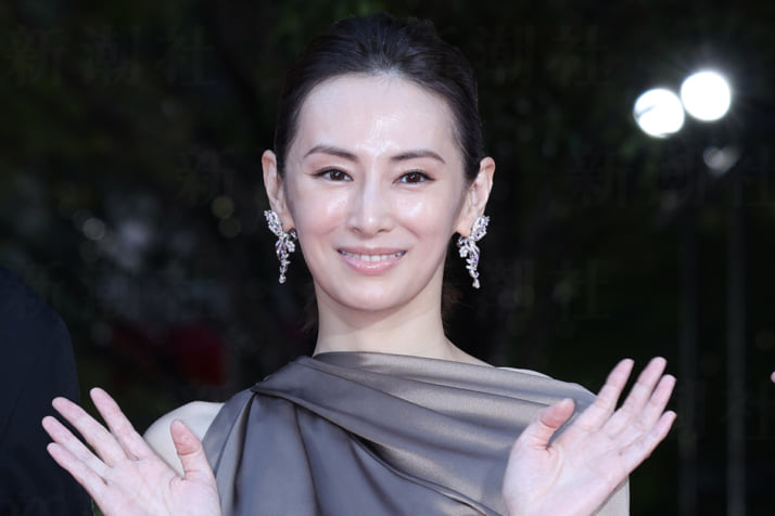 25年42号グラビア 東京国際映画祭_1