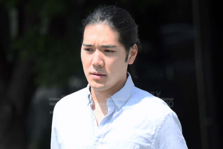 25年43号グラビア 小室夫妻_1