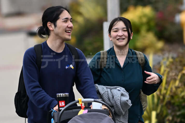 25年43号グラビア 小室夫妻_11