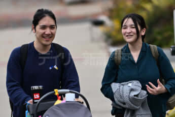 25年43号グラビア 小室夫妻_12