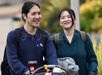 25年43号グラビア 小室夫妻_8