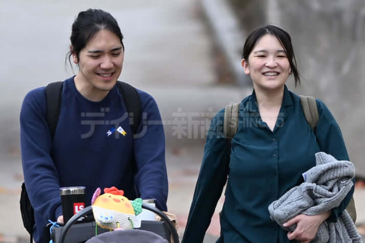 25年43号グラビア 小室夫妻_9