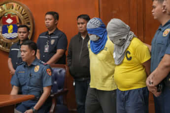 現地当局に逮捕されたフィリピン人兄弟