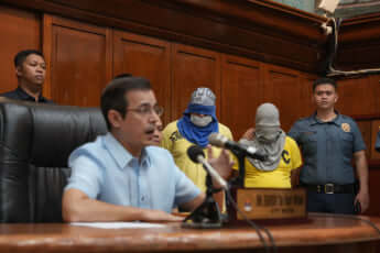 現地当局に逮捕されたフィリピン人兄弟