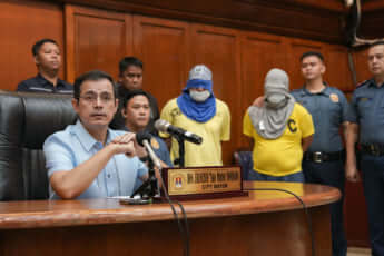 現地当局に逮捕されたフィリピン人兄弟