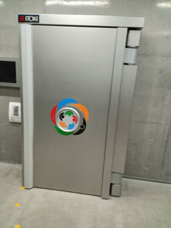 核シェルター13