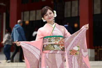 25年44号グラビア 着物_4