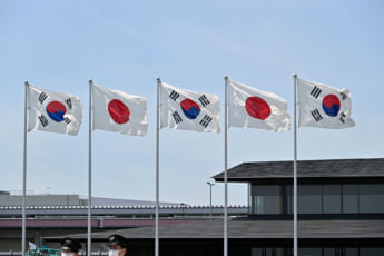 日本と韓国の国旗