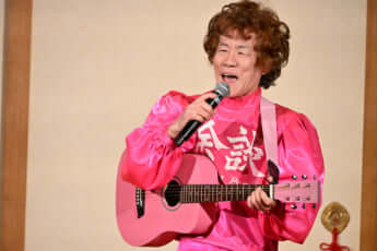 25年47号グラビア 林家ペー_3