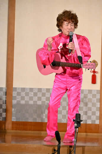 25年47号グラビア 林家ペー_5