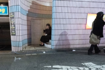 25年47号グラビア 座りんぼ_8