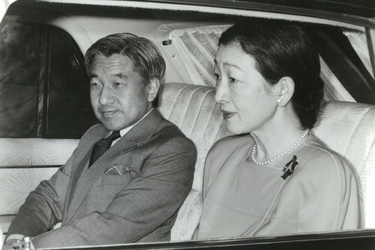 天皇陛下重体」自粛の中で迎えた“昭和最後のクリスマス” ケーキ