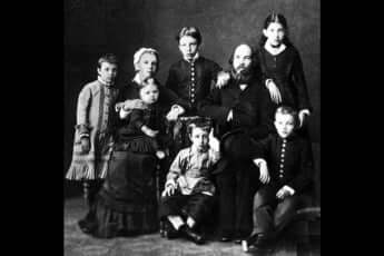 ウリヤ―ノフ家（右下がレーニン）